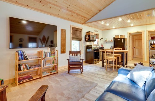 Brantingham House | "Singing Pines" Newly Built Vacation Rental