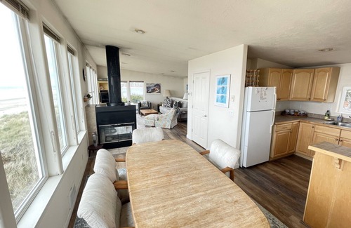 Tierra Del Mar House | Singing Sands #109- Oceanfront cabin in peaceful Tierra Del Mar.