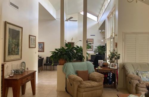 Swan Hill House | Single Bed Suit Single Travellers
