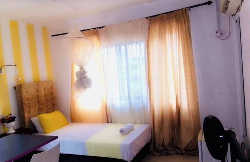 Freetown Bed & Breakfast | Single Bed with private bathroom, FREE WIFI, B&B.
