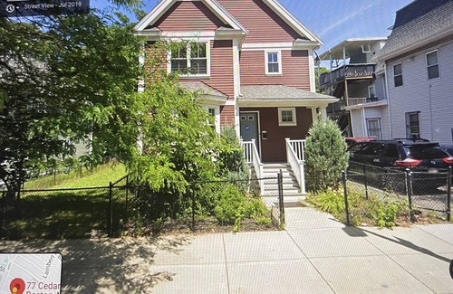 Highland Park House | Single family home close to universities and and major hospitals.