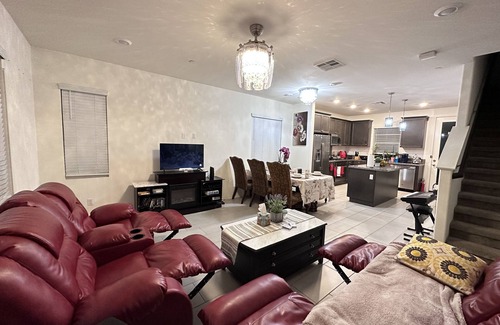 Chino House | Single House! One Bedroom Downstairs!Near Ontario! Pet Friendly! 500 Mbps WiFi !