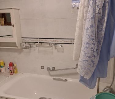 Seven Kings House | Single Room- Goodmays Train station- London