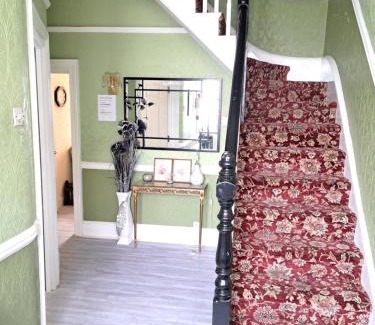 Seven Kings House | Single Room- Goodmays Train station- London