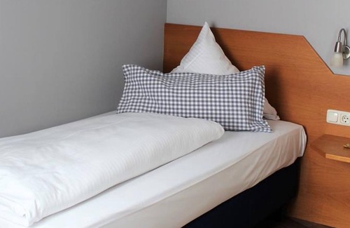 Hunerbach House | Single Room, Shower, Toilet - Hotel-Restaurant Hüllen