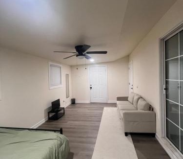 East Hemet House | Single Room w/Private Entrance - Shared Bathroom