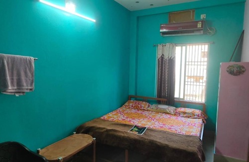 Puri House | single room with attach bathroom ,kitchen ,air condition,free wifi .travel serv.