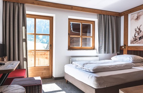 Kaprun Hotel | Single room with bath, shower, toilet - Das Falkenstein