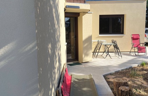 Saint-Hilaire-la-Croix Apartment | Single-storey, bucolic T 2 in the Combrailles region of Puy-de-Dôme.