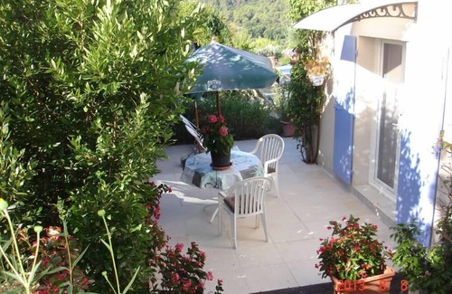 Callian Apartment | Single storey studio, private swimming pool, secure parking