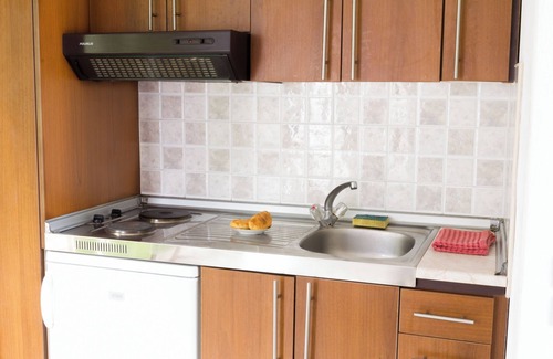 Diafani Apartment | Single studio with Kitchen, 3 minutes (by foot) to the Beach & Hiking paths.