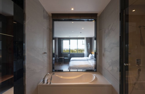 Gangseo District Hotel | Sinho Brown-dot