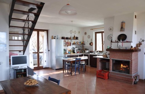 Sinio House | Sinio country house with garden surrounded by hazel groves
