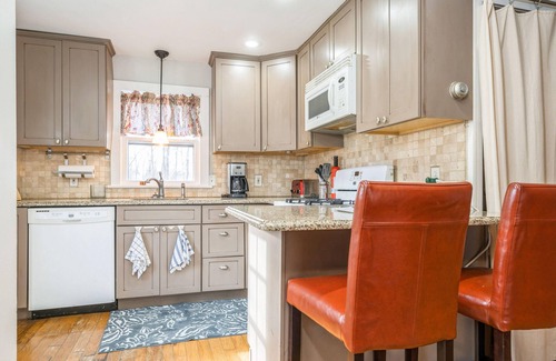 Warwick Cottage | SIP, STAY & EXPLORE! MINUTES AWAY FROM WINERIES, GREENWOOD LAKE & HIKING TRAILS