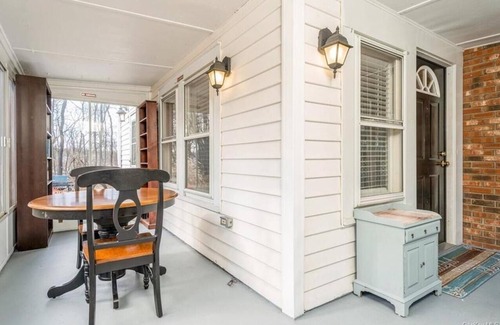 Warwick Cottage | SIP, STAY & EXPLORE! MINUTES AWAY FROM WINERIES, GREENWOOD LAKE & HIKING TRAILS