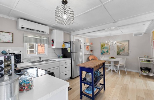 Colchester Cottage | Sippin' & Stylin' in Wine Country!