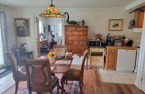Waterbury Center Apartment | Sir Richards Waterbury Stowe Lake View Escape - ski - kayak - privacy