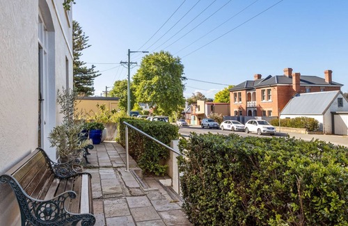 North Hobart Apartment | Sir Tom inner city living with off street parking