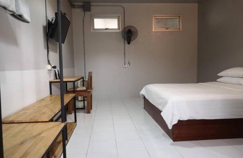 Makham Tia House | Siri Guesthouse @ Surat Thani