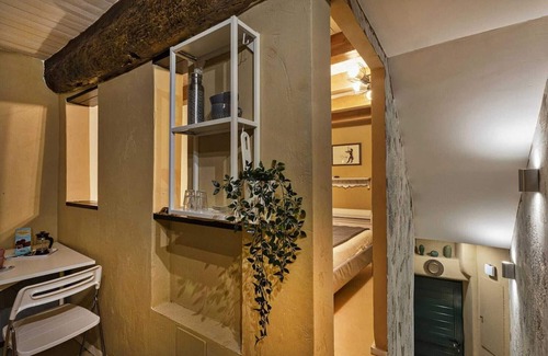 Genoa Historical Centre Apartment | Sirocco - A Cozy Shelter adjacent to Garibaldi Street.
