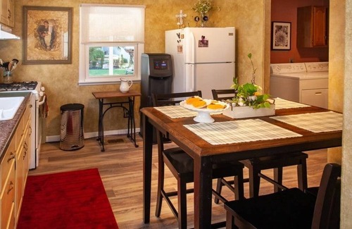 Arthur Cottage | Sisters Cottage in the heart of Amish country