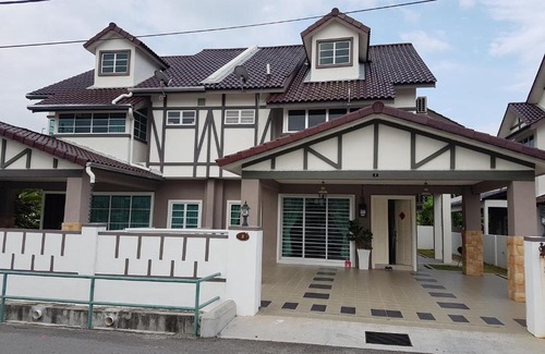 Taman Teratai House | Sitiawan Homestay Entire Semi D home