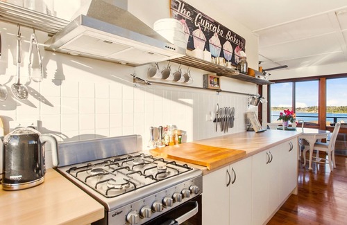 Bermagui Cottage | Situated on a headland- Captivating views-Pet friendly-A memorable experience