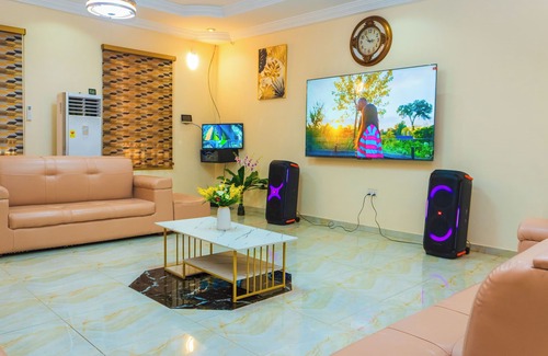 Teshie House | Six-Bedroom Luxury House All Ensuite at East Legon, Accra