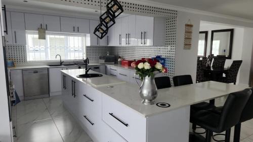Bluewater Bay House | Sixty On Whales
