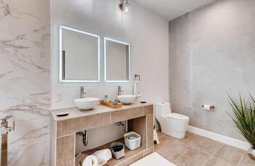 Near East Side Bed & Breakfast | SJ4 Exclusive Private Historic Contemporary suites