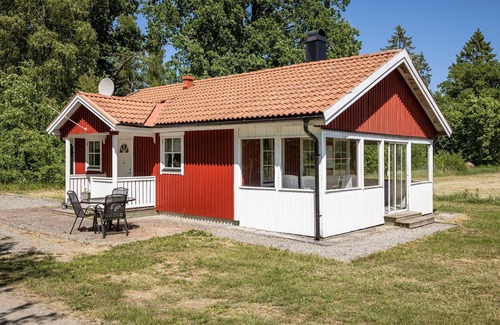 Kalvsvik House | Skärvudde Huset by Interhome