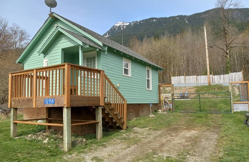 Concrete Cabin | Skagit Cabin Rockport