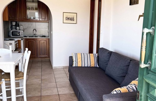 Chorafakia Apartment | Skandalis Apartment with sea & pool view (Afrodite)