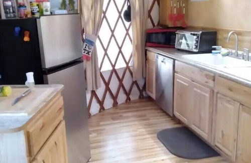 Kerrville House | Skeeters Place secluded private romantic getaway