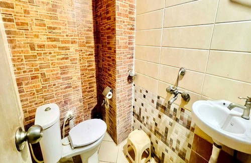 Kolar Road Hotel | SKG Royal Palace