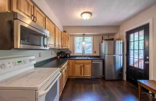 Stambaugh Ski Chalet | Ski Brule Village - Comfy Cozy Chalet!