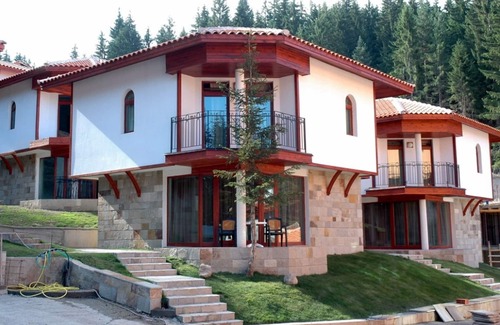 Lyaskovo Ski Chalet | Ski Chalet at Pamporovo Village. Quiet Village in a wood by Forest Glade