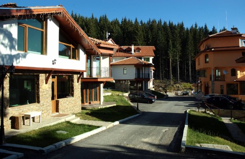 Lyaskovo Ski Chalet | Ski Chalet at Pamporovo Village. Quiet Village in a wood by Forest Glade