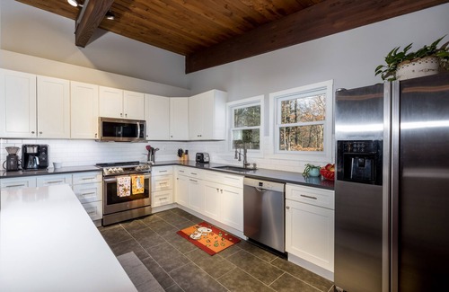 Grantham House | Ski Chalet-Style Home with Hot Tub Spa, Eastman Community