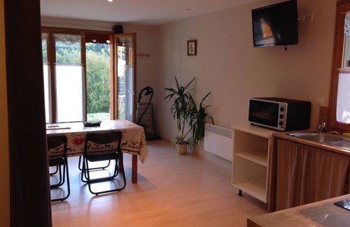 Porte-Puymorens Apartment | Ski, hiking, walking and shopping 15 minutes from the Principality of Andorra