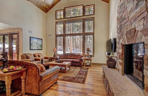Boulder Ridge House | Ski Hill Lodge