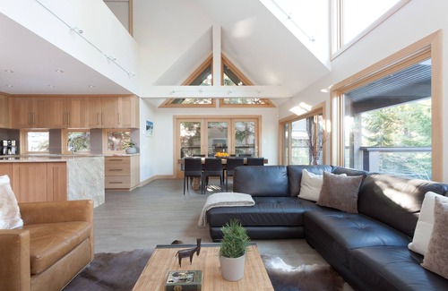 Upper Village House | Ski ~In~/Out Townhouse-Whistler & Blackcomb-Sleeps 10- Hot Tub