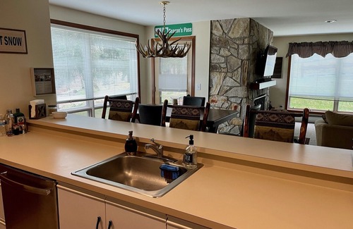 West Dover Condo | Ski in Ski out Condo at Seasons on Mount Snow Hosted by Dean and Tina
