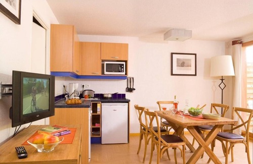 Les Orres Apartment | Ski-in/ski-out & foot of the slopes, swimming pool, balcony, 60-70m², Les Orres