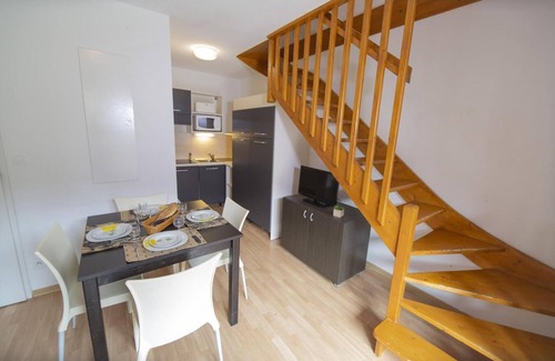 Les Orres Apartment | Ski-in/ski-out & foot of the slopes, swimming pool, balcony, 35m², Les Orres