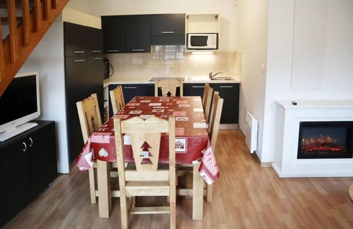 Les Orres Apartment | Ski-in/ski-out & foot of the slopes, 3rd floor, view mountain, swimming pool, balcony, tv