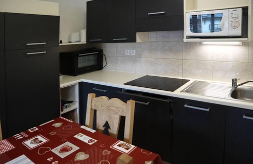 Les Orres Apartment | Ski-in/ski-out & foot of the slopes, 3rd floor, view mountain, swimming pool, balcony, tv