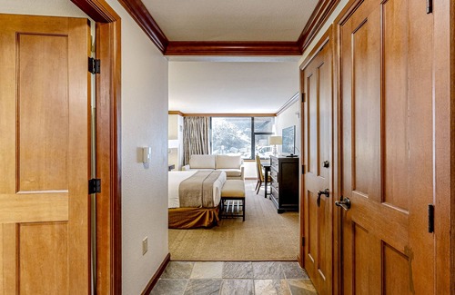 Olympic Valley Apartment | Ski-in/ski-out ground-floor studio with resort amenities, pool, hot-tub, WiFi