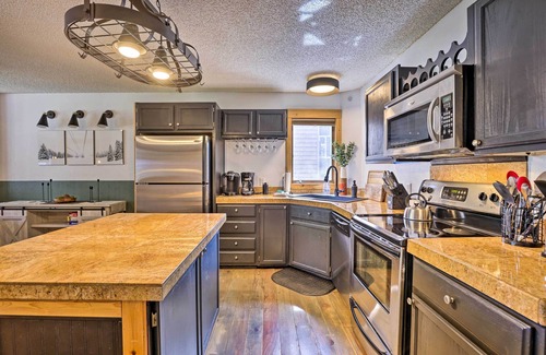 Silvercreek Condo | Ski-In/Ski-Out Granby Condo w/Indoor Hot Tub!