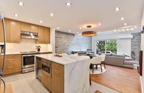 Village at Camelback House | Ski-in Ski-out Home by Waterparks, Big Games, Dog Friendly